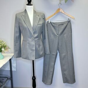 Kasper Women's Two Piece Business Suit Blazer & Skirt in Gray- 4P